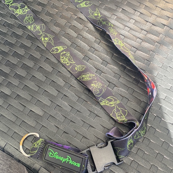 Disneyland Landyard Disney Villains - Picture 2 of 3